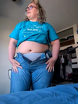 Canadian BBW online show from April 8, 9:05 pm