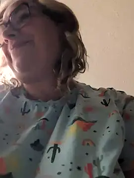 Canadian BBW online show from July 16, 1:52 pm