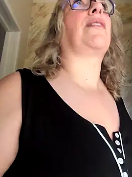 Canadian BBW online show from May 9, 8:12 pm
