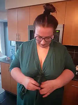 Snapshot of Canadian_BBW chatting on February 27, 12:57 am Canadian BBW online show from February 27, 12:57 am
