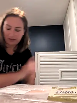 Canadian BBW online show from November 7, 8:24 pm