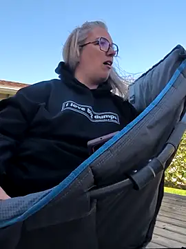 Canadian BBW online show from April 22, 9:32 pm
