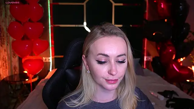 Snapshot of GraceCandy chatting on February 18, 1:21 am GraceCandy online show from February 18, 1:21 am