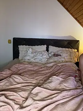 joanaelaa online show from March 8, 2:04 am
