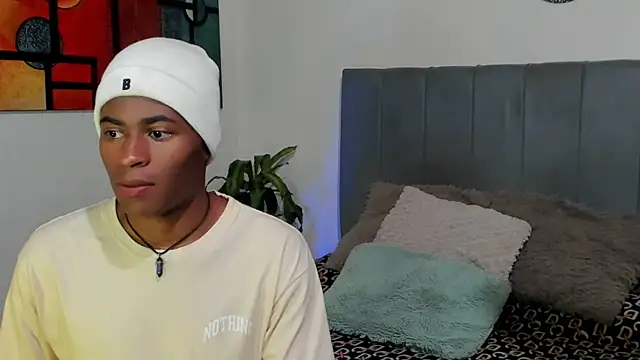 Snapshot of CrissBrownxxx chatting on October 22, 1:27 am CrissBrownxxx online show from October 22, 1:27 am