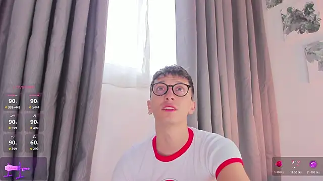 Snapshot of Thiago_jones chatting on November 5, 8:01 pm Thiago jones online show from November 5, 8:01 pm