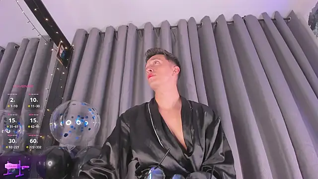 Snapshot of Thiago_jones chatting on November 19, 10:32 pm Thiago jones online show from November 19, 10:32 pm