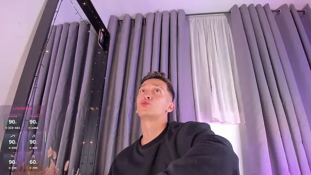 Snapshot of Thiago_jones chatting on October 24, 11:37 pm Thiago jones online show from October 24, 11:37 pm