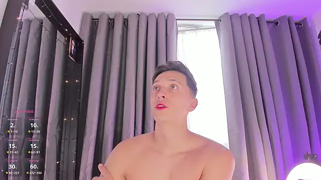 Snapshot of Thiago_jones chatting on November 2, 6:35 pm Thiago jones online show from November 2, 6:35 pm