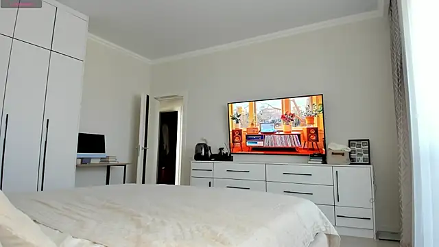  Miss Johansson  online show from March 28, 12:39 pm