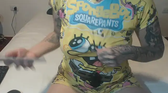 Snapshot of Tattoodreams_lucy chatting on December 22, 8:14 pm Tattoodreams lucy online show from December 22, 8:14 pm