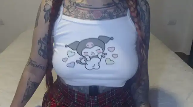 Snapshot of Tattoodreams_lucy chatting on February 7, 11:34 pm Tattoodreams lucy online show from February 7, 11:34 pm