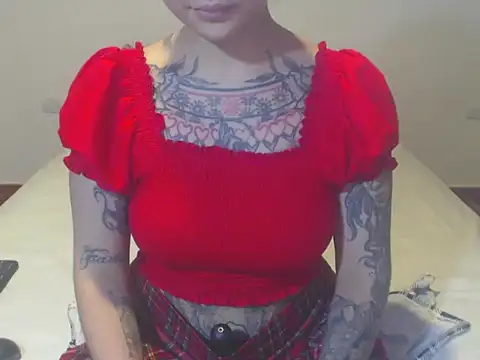 Snapshot of Tattoodreams_lucy chatting on January 10, 10:46 pm Tattoodreams lucy online show from January 10, 10:46 pm