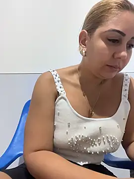 Snapshot of maymercy chatting on July 6, 1:07 pm maymercy online show from July 6, 1:07 pm