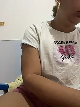Snapshot of maymercy chatting on July 8, 11:33 am maymercy online show from July 8, 11:33 am