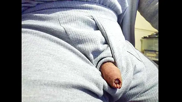 hairyuncut00 online show from March 26, 5:00 pm