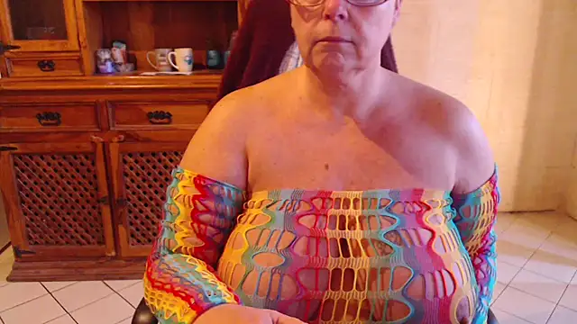 MISS LINDAH online show from April 4, 5:36 am