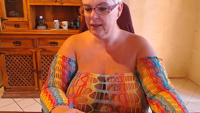 Snapshot of MISS_LINDAH chatting on July 17, 5:15 am MISS LINDAH online show from July 17, 5:15 am