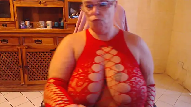 MISS LINDAH online show from October 7, 5:19 am