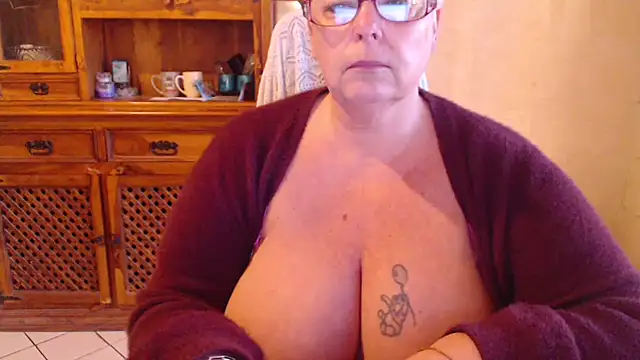 MISS LINDAH online show from February 9, 6:44 am