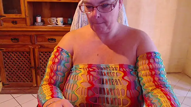 MISS LINDAH online show from April 19, 5:19 am