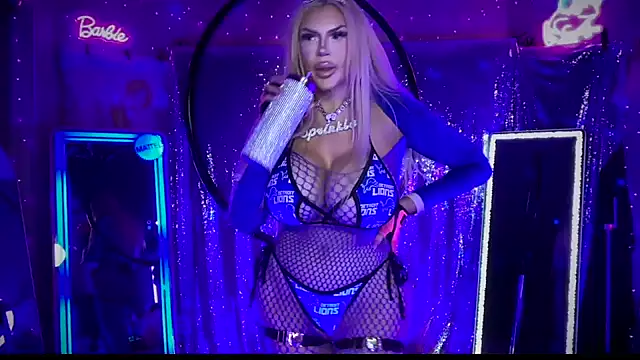 bimbotwerkqueen online show from January 19, 7:36 am