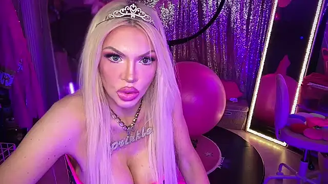 Snapshot of bimbotwerkqueen chatting on May 17, 3:06 am bimbotwerkqueen online show from May 17, 3:06 am
