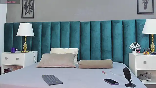 Karol fenixx online show from February 13, 11:15 pm