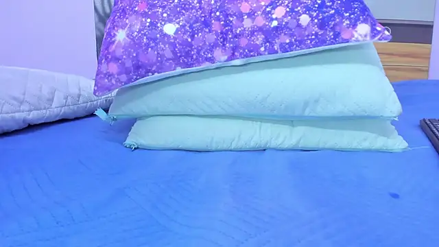 Snapshot of Angel_Avni chatting on November 5, 4:15 am Angel Avni online show from November 5, 4:15 am