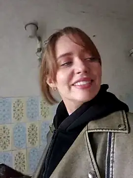 PrettieKate online show from April 8, 11:55 am