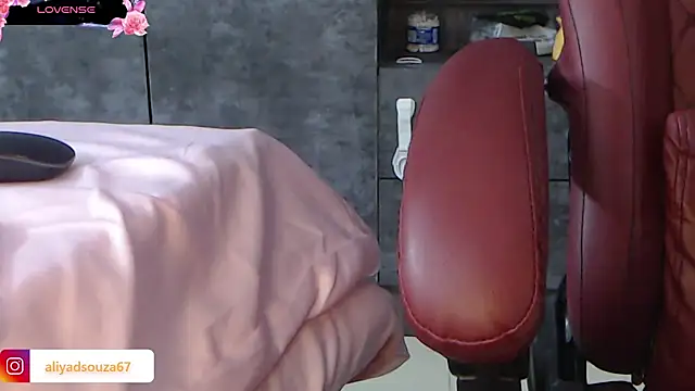 Snapshot of aliyadsouza chatting on January 26, 9:08 am aliyadsouza online show from January 26, 9:08 am