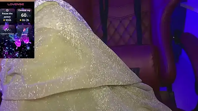 Snapshot of aliyadsouza chatting on October 8, 12:01 am aliyadsouza online show from October 8, 12:01 am