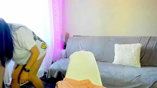 Snapshot of viki_love77 chatting on February 17, 3:37 am viki love77 online show from February 17, 3:37 am