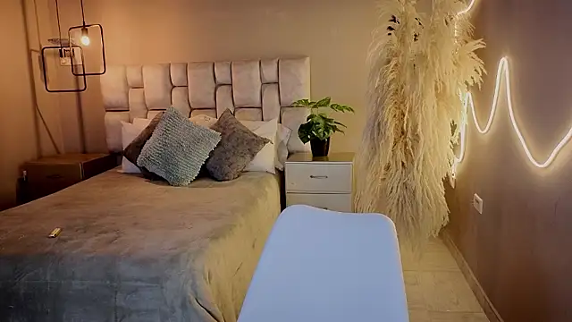 pamela reyes  online show from March 13, 8:36 pm