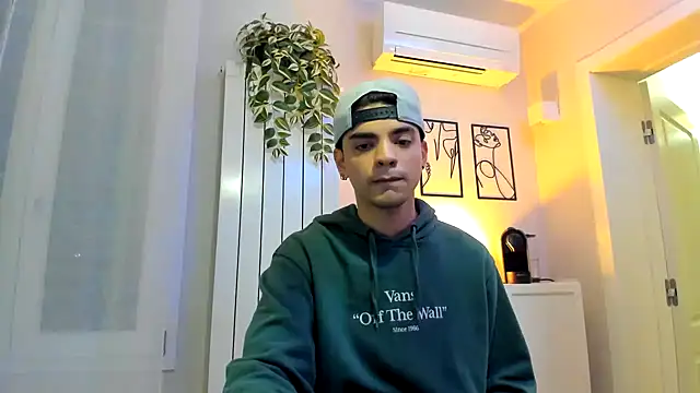 dylancrugerx online show from December 8, 6:17 pm
