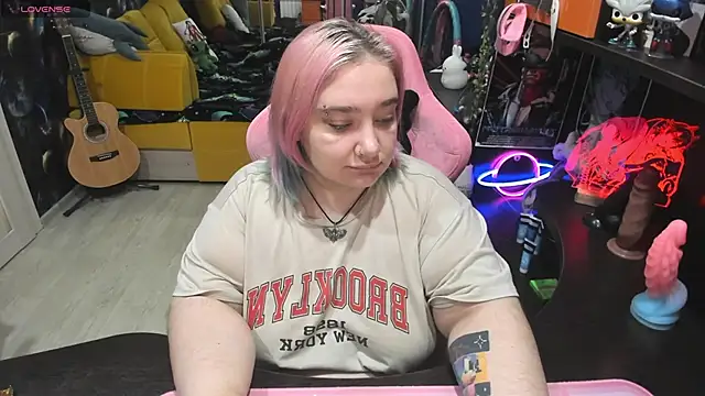 Snapshot of Softie_Sofy chatting on September 10, 1:48 am Softie Sofy online show from September 10, 1:48 am