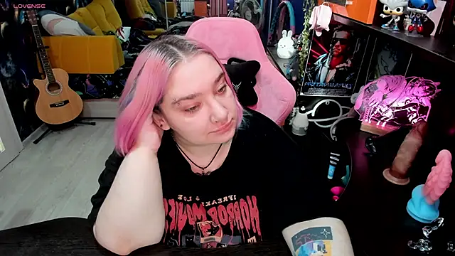 Snapshot of Softie_Sofy chatting on September 19, 3:21 am Softie Sofy online show from September 19, 3:21 am