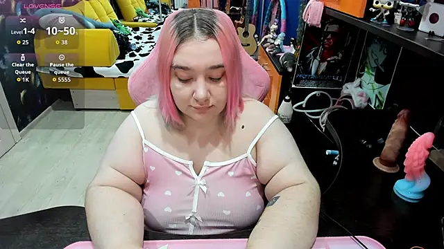 Snapshot of Softie_Sofy chatting on November 6, 3:21 am Softie Sofy online show from November 6, 3:21 am