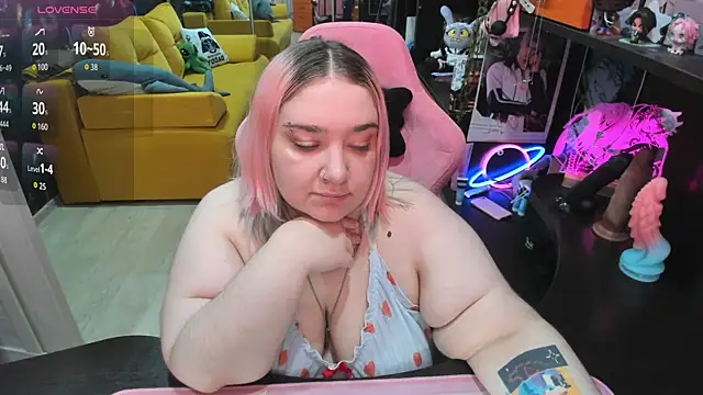 Snapshot of Softie_Sofy chatting on July 6, 1:45 am Softie Sofy online show from July 6, 1:45 am