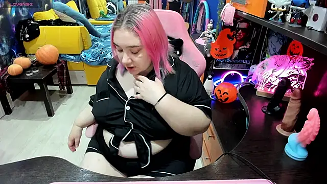 Snapshot of Softie_Sofy chatting on October 30, 2:21 am Softie Sofy online show from October 30, 2:21 am