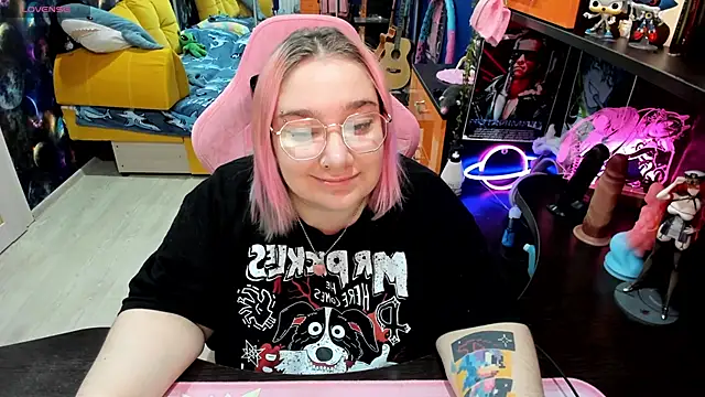 Snapshot of Softie_Sofy chatting on October 19, 2:03 am Softie Sofy online show from October 19, 2:03 am