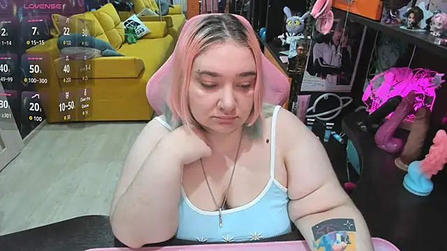 Snapshot of Softie_Sofy chatting on June 6, 1:11 am Softie Sofy online show from June 6, 1:11 am