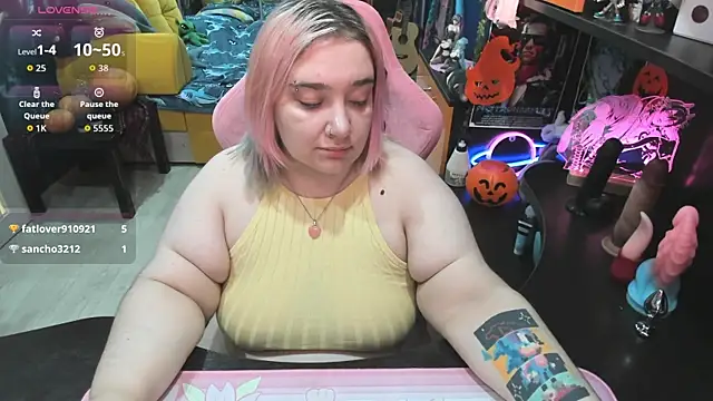 Snapshot of Softie_Sofy chatting on October 25, 2:44 am Softie Sofy online show from October 25, 2:44 am