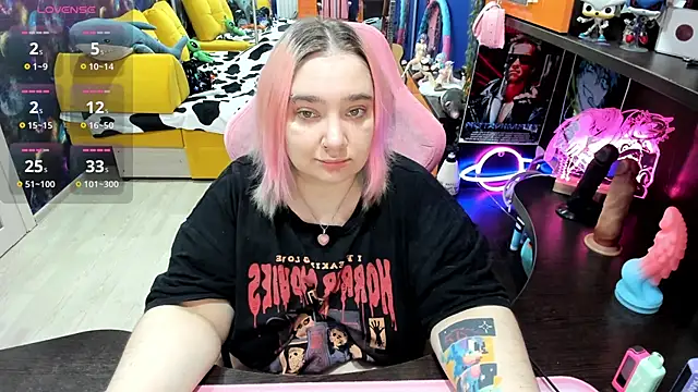 Snapshot of Softie_Sofy chatting on November 13, 3:43 am Softie Sofy online show from November 13, 3:43 am