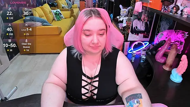 Snapshot of Softie_Sofy chatting on June 13, 2:42 am Softie Sofy online show from June 13, 2:42 am