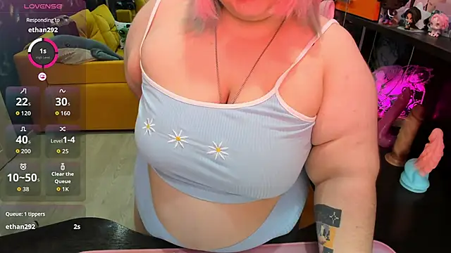 Snapshot of Softie_Sofy chatting on June 16, 2:55 am Softie Sofy online show from June 16, 2:55 am