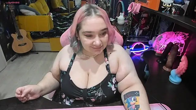 Snapshot of Softie_Sofy chatting on September 23, 1:45 am Softie Sofy online show from September 23, 1:45 am