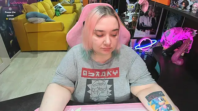 Snapshot of Softie_Sofy chatting on June 3, 2:34 am Softie Sofy online show from June 3, 2:34 am