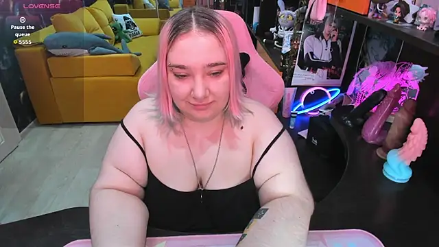 Snapshot of Softie_Sofy chatting on June 27, 3:45 am Softie Sofy online show from June 27, 3:45 am