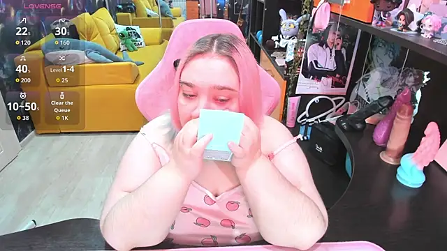 Snapshot of Softie_Sofy chatting on June 20, 2:38 am Softie Sofy online show from June 20, 2:38 am